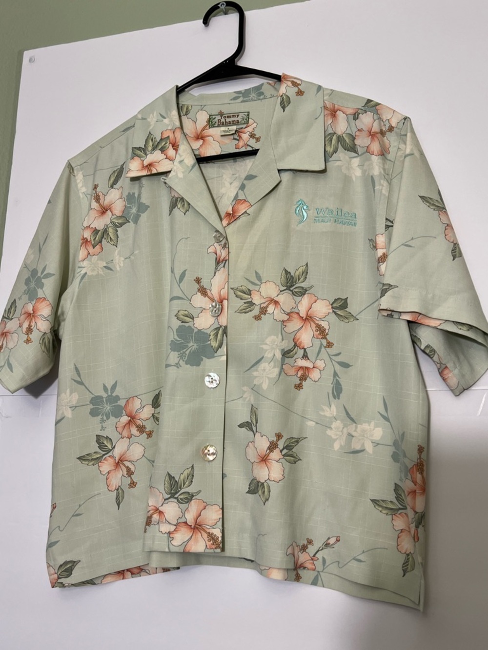 Tommy Bahama Light Sage Floral Hawaiian Shirt with Peach Blooms Small PTP 21